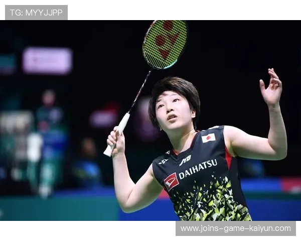 网球女将被风吹乱发怒摔球拍：竞技场上的坚持与失控